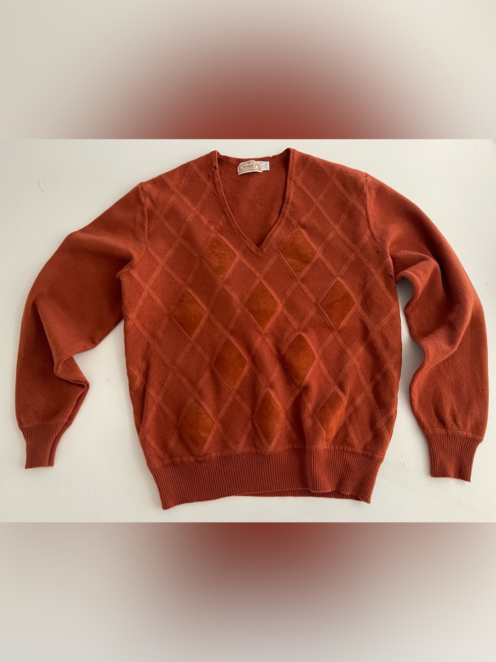 Men's / Unisex V-Neck Diamond Knit Sweater in Rust